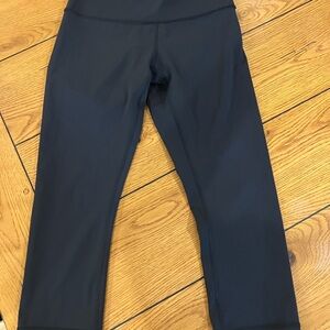 Lululemon capri leggings size 8 brand new condition smoke free pet free home